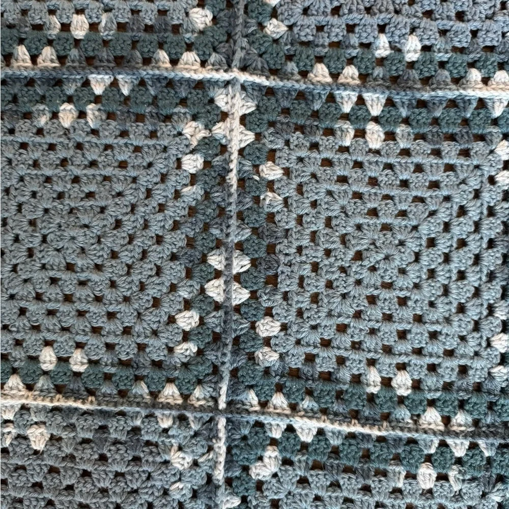 HAND KNITTED CROCHET WORK LAP BLANKET  GRANDMACORE THROW 42x42  BLUE GRAY WHITE